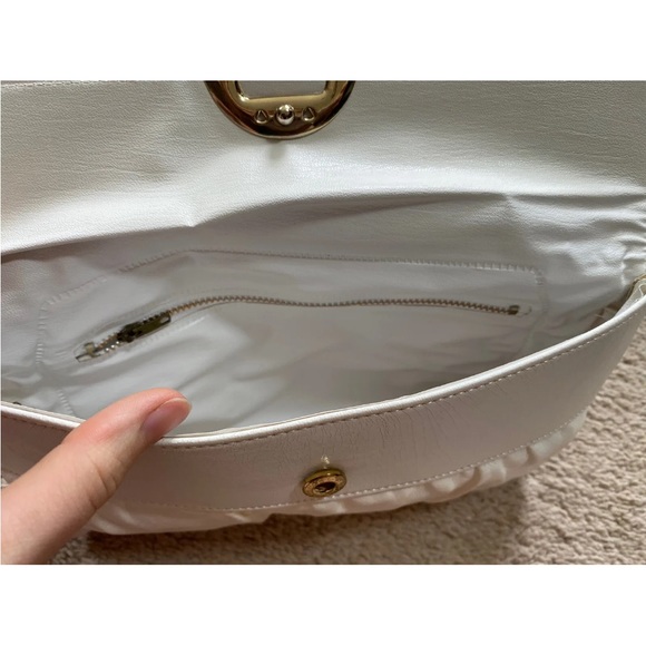 Rare Vintage Stocko Cream Clutch With Gold Accents Snap Close And Cracked Design - Picture 6 of 7